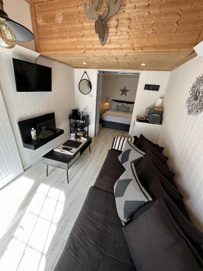 Seaside Cabin Retreat In Hayling Island South Hayling Exterior photo